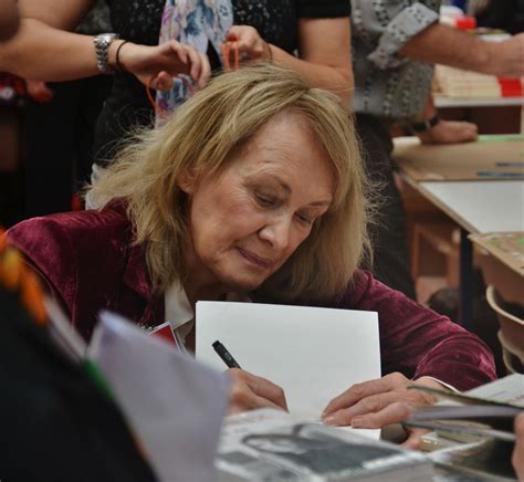 Annie Ernaux Conheça As Obras Da Vencedora Do Nobel Publicadas No