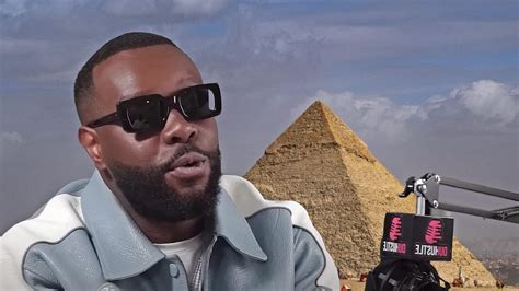 Maître Gims assure que les pyramides étaient des centrales électriques