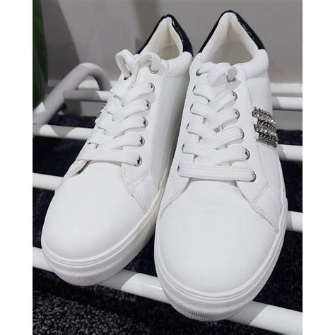 Fresh white trainers from New Look with a bit of... - Depop