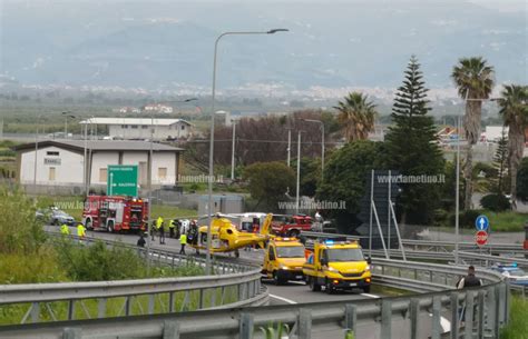 Lamezia Incidente Allo Svincolo Dell Autostrada Donna Ferita E