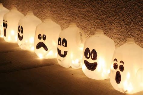 Creative Ideas - DIY Halloween Lanterns from Milk Jugs