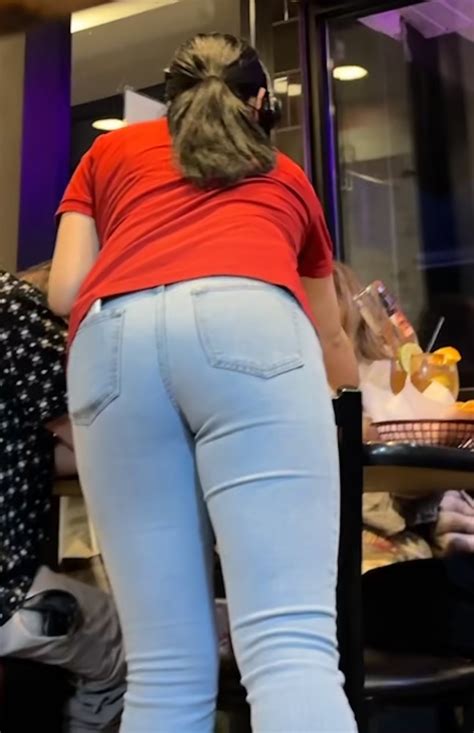 Latina WAITRESS In Tight Jeans Tight Jeans Forum