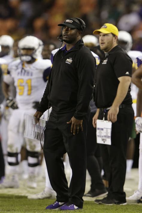 Prairie View A&M football coach Willie Simmons resigns to take position ...