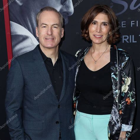 Bob Odenkirk Y Naomi Odenkirk Llegan Al Estreno De La Sexta Temporada