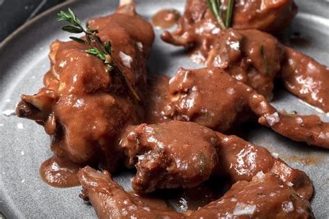 Ensopado De Carne De Coelho Caseiro Tradicional Molho De Vinho