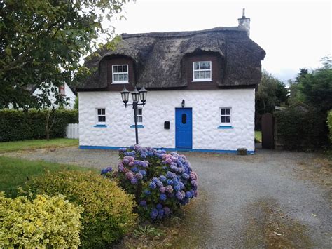 No The Thatched Cottages Knockananna Co Wicklow Y Px