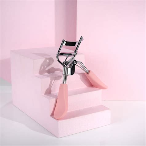 Brushworks Pink Eyelash Curler Soinvogue