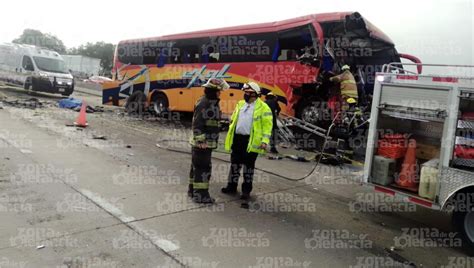 Dos Muertos Y 20 Lesionados Dejó Choque De Pipa Y Autobús En Tepeaca