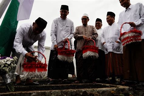 Sambut Hari Santri Pj Bupati Pati Ziarah Ke Taman Makam Pahlawan