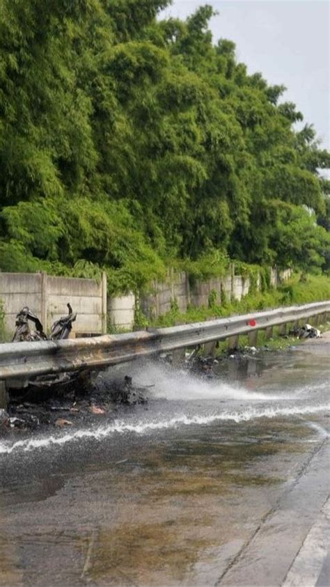 Polisi Cek Cctv Kecelakaan Km Kecepatan Mobil Gran Max Lebih Dari