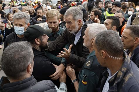 Felipe VI Se Enfrenta Con Manifestantes De Paiporta Si Quieres No