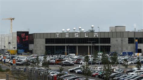 Absatzkrise Tesla Will 400 Stellen In Grünheide Streichen Golem De