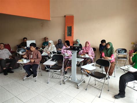 Link And Match Guru NA Dan Jurusan Perhotelan SMK Negeri 7 Surakarta