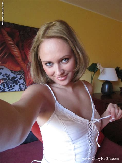 Blonde Teen With Sexy Eyes Nolana Taking Selfies Of Her Sweet Tanned