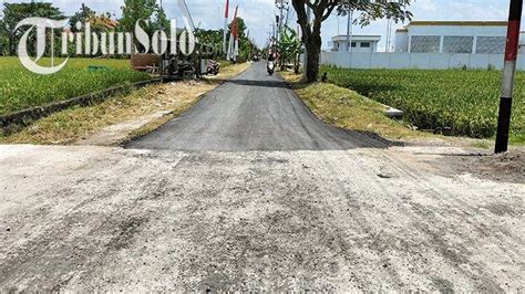 Jokowi Ke Sragen Jalan Rusak Belasan Tahun Langsung Mulus Warga