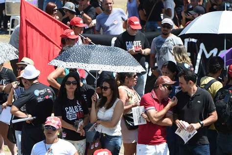 Professores Bloqueiam Eixo Quebram Vidro Do Buriti E S O Contidos Pela Pm