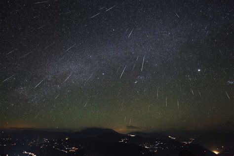 Le Pic D Activit De L Une Des Plus Belles Pluies D Toiles Filantes De