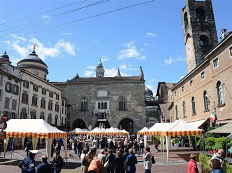 La Festa Del Volontariato Fa Centro Tanta Gente Associazioni E