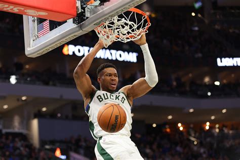 NBA Antetokounmpo estabelece novo recorde pessoal de pontos num só jogo