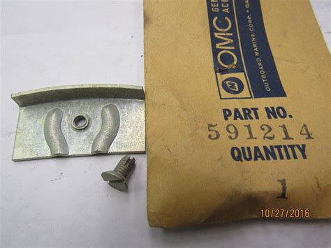 New Oem Omc Johnson Evinrude Clamp And Self Tapping Screw Ebay