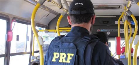 Homem é preso suspeito de se masturbar dentro de ônibus na Bahia Metro 1