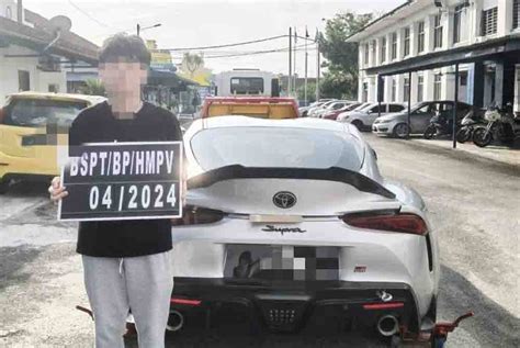 Lelaki Tunjuk Skil Drift Hingga Langgar Kenderaan Lain Ditahan