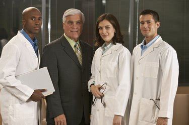 how to become a forensic autopsy technician