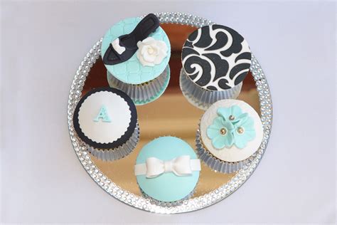 Breakfast At Tiffanys Inspired Cupcakes Fondant Decorations And Damask Stencilling Fondant