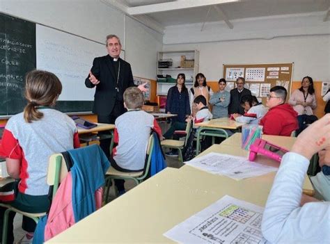 Mons Javier Vilanova Visita Las Escuelas Parroquiales Fep La Sagrera