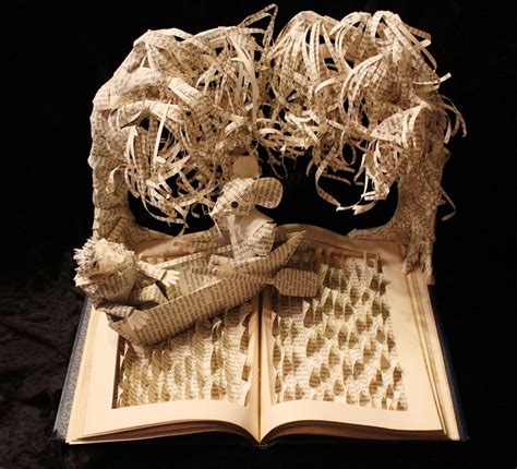 Vecchi Libri Trasformati In Sculture Da Questo Artista