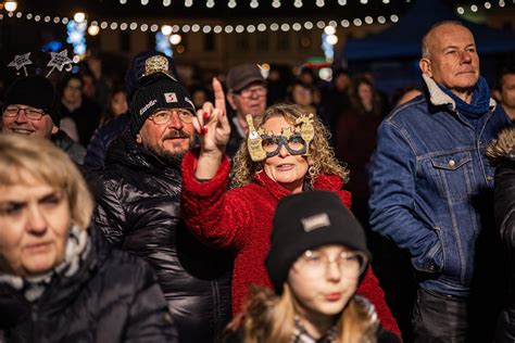 Tłumy na rynku w Nowym Sączu Tak mieszkańcy miasta i okolic witali