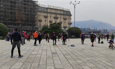 Videodiretta Como La Protesta Delle Palestre In Piazza Cavour Fateci