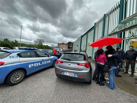 Microtelefoni Nel Congelatore La Scoperta Nel Carcere Di Avellino