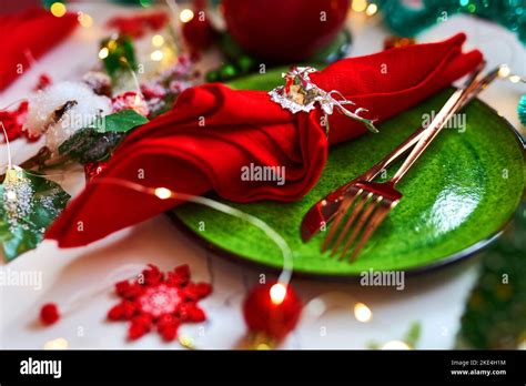 Traditional Christmas Table Place Setting Stock Photo Alamy