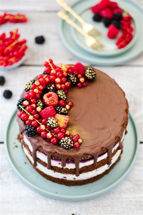 Schoko Nougat Kuchen Beerentorte mit SchokobÃden und Drip Rezept