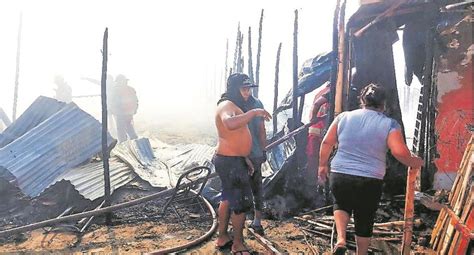 Incendio Arrasa Con 30 Viviendas Y Familias Lo Pierden Todo En Sullana