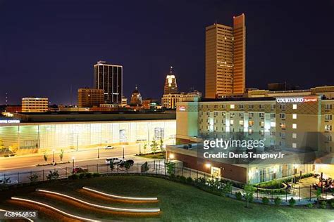 Fort Wayne Indiana Skyline Photos and Premium High Res Pictures - Getty ...