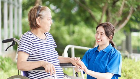 介護現場で求められる接遇マナーの基本｜コラム｜花王プロフェッショナル 業務改善ナビ【介護施設】