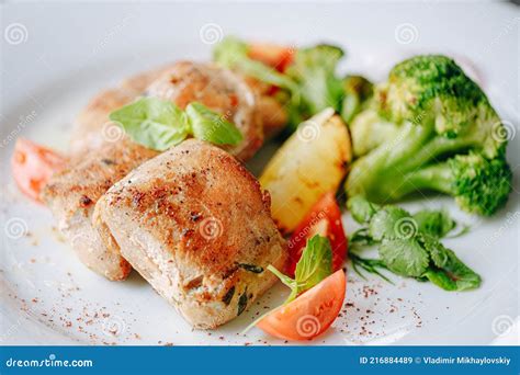 Carne De Frango Cozida Legumes Grelhados Imagem De Stock Imagem