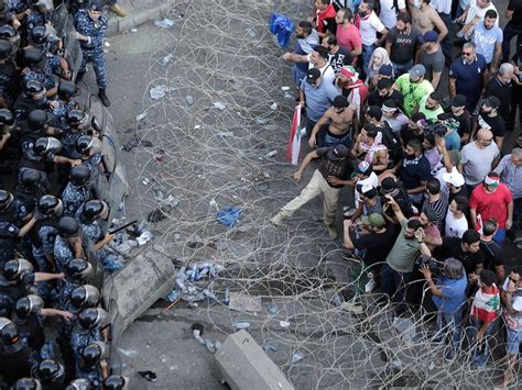 Lebanon Hundreds Gather For Fresh Protests Mena Gulf News