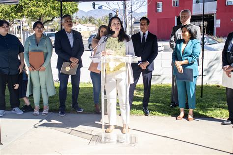 LAUSD y Many Mansions Celebran la Gran Inauguración de Nuevas Viviendas