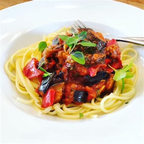 Spaghetti Met Mediterrane Groenten In Tomatensaus Lekker Tafelen