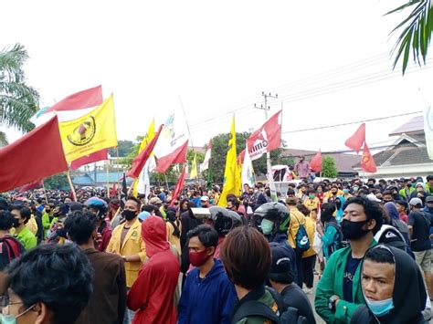 Tolak Omnibus Law Uu Cipta Kerja Mahasiswa Berencana Kembali Gelar