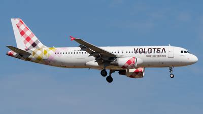 Ec Npb Airbus A Volotea Alberto Cucini Jetphotos