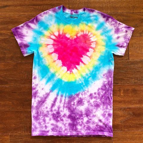 How To Tie Dye Heart Shape The Neon Tea Party How To Tie Dye Diy Tie Dye Heart Tie Dye Heart