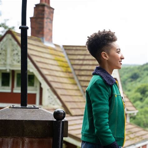 Sex Education Patricia Allison Ola e Tanya Reynolds Lily anunciaram que não retornarão para