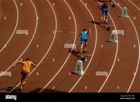 Corridore Di 400 Metri Immagini E Fotografie Stock Ad Alta Risoluzione