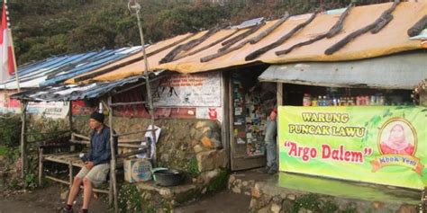 Mengenal Mbok Yem Pemilik Warung Legendaris Di Puncak Gunung Lawu