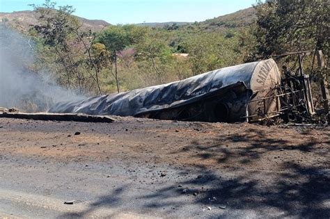 Tragédia na BR 430 Aparecido morre carbonizado após caminhão tombar e