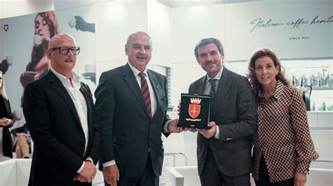 Massimo Renda presidente e fondatore di Caffè Borbone premiato al